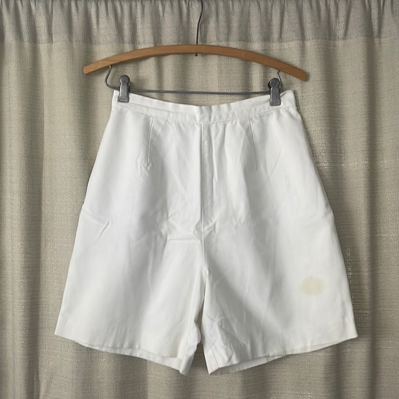 AS-IS White Cotton High Waisted Back Zip Shorts Pin Up Style - 1940/50s Style - Picture 3 of 16